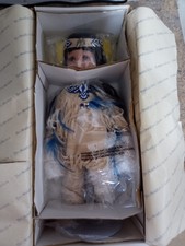 Große (ca. 2 Fuß hoch) Little Eagle Indianerporzellanpuppe gebraucht/verpackt. 