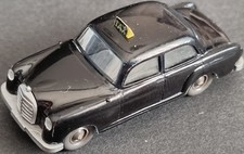 Wiking, Taxi Mercedes 180 Ponton, breiter Grill, Koch 149/3, 2. Wahl 1-2
