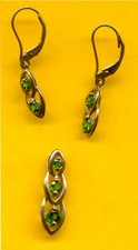 Wunderschöne Ohrringe + Kettenanhänger 333 Gold mit grünen Steinen,  2,1 gramm