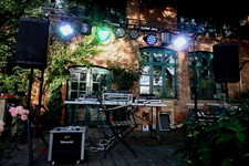 Neuwertige, umfangreiche DJ-Anlage inklusive Lichtshow