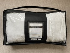 The White Company hypoallergenes weiches & leicht atmungsaktives Superkönigskissen.