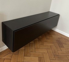 BoConcept Wandschrank / TV Board LUGANO Vollholz Furnier mit klappbarer Tür