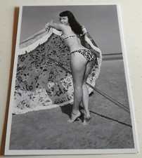 AK Erotik: PIN-UP-Model/Legende BETTIE PAGE >> Portrait-Foto im Bikini #1366