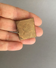 ANTIKE MINIATUR NEW TESTAMENT BIBEL METALLGEHÄUSE Uhrenkette Anhänger 