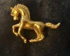 Vintage Modeschmuck kleine goldfarbene Pferd Brosche-tolles Weihnachtsgeschenk