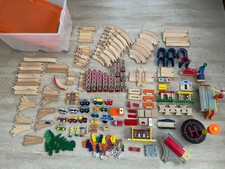 Konvolut Holzeisenbahn Eisenbahn Schienen Hängebrücke Flughafen Autos Tunnel