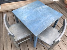 Kindertisch mit 2 Stühlen Ikea