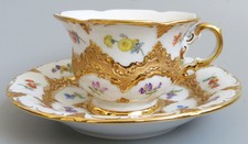 +++ MEISSEN MOKKA-TASSE MIT STREUBLUMEN-DEKOR + GOLD-RELIEF +++ 
