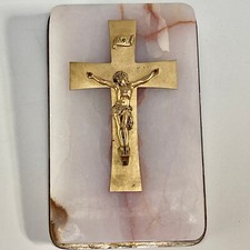 Vintage Französisch Jesus Goldfarbe Metallkreuz auf religiös weiß Marmor Plakette