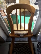 Esstisch mit  2 gepolsterten Stuhlen  Farbe- hell beige 