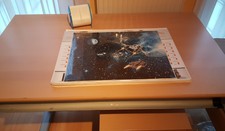 Schreibtisch und Rollcontainer und Zubehör