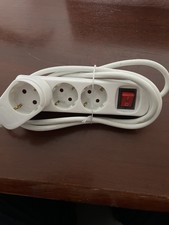 3-fach steckerleiste mit Stecker auf dem Stecker