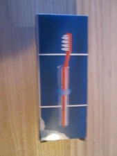 Kunststoffröhrchen mit Wandbefestigung  (Werbeartikel Reader's Digest)