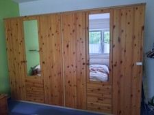 2 Schlafzimmer-Schränke, Kiefer-Vollholz, passend zum angebotenen Doppelbett