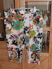"Damen-Capri-Hose, no name , mit großem Blumenmuster ,Gr: 56,