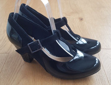 Clarks Collection schwarze Lackleder-T-Bar-Absätze. Größe 5E. BRANDNEU!