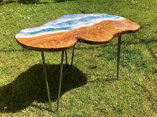 Olivenholz Beistelltisch/Couchtisch mit Epoxidharz Wellen