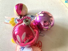 Vintage Quecksilberglas und Filz Weihnachtsbaumschmuck Kugeln