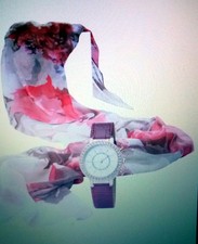 Modisches Accessoires-Set bestehend aus Schal und Uhr, NEU! TOP!