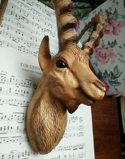 KUNSTSTOFF RAMS ZIEGENKOPF MIT HÖRNERN WANDMONTAGE HAUSDEKOR UPCYCLING