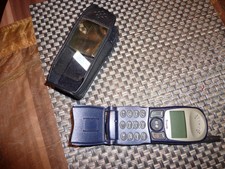 MITSUBISHI Handy Trium mit Zubehör