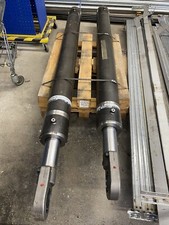 Große Hydraulikzylinder. Einbaulänge 2600,Hub 1925 mm. Neu.