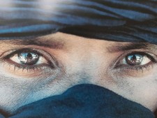 Großes Bild AUGEN DES TUAREG  männl. Holzrahmen handbem. blau/gold Sahara Wüste