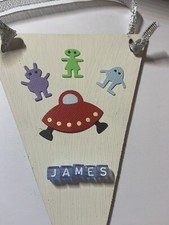 Holz Aufhänger Kinderzimmer Geschenk Shabby Chic Rustikal Raumschiff Aliens Personalisierte 3d