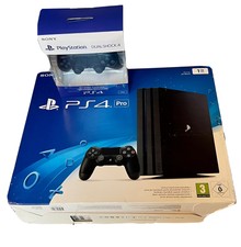 Sony PlayStation 4 Pro 1TB Spielkonsole - Schwarz, 2 Controller, 3 Spiele