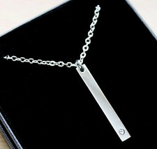 Personalisierte Weihnachtsgeschenke eingraviert Name Halskette Edelstahl vertikale Balken