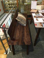 Bank mit Rückenlehne, Amerikanischer Astnussaum geölt, B50cm/H45cm/T200cm