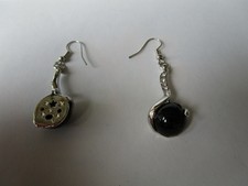 SCHÖNE OHRHÄNGER OHRRINGE  SILBERFARBEN MIT SCHWARZEM STEIN STRASS CA. 4 CM LANG