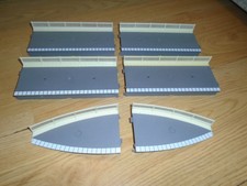 Sammlung von Bahnsteigabschnitten mit Zaun für Hornby Spurweite OO Zugsets