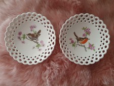 zwei kleine Zierteller mit Vogelmotiven