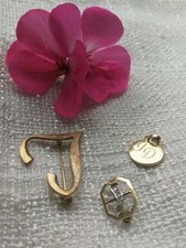 3 Schmuckstücke: 1 Anhänger 585 GG, ca. 3 gr.,  2 Broschen 333 GG, zus.ca. 2 gr.