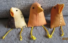 3 x Deko - Oster - Küken - Vogel - verschiedene Farben " Handmade " 9cm groß