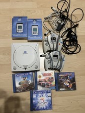 Sega Dreamcast Konsole mit Controllern und Spielen
