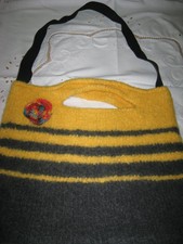 Damen  Umhänge-Tasche 41x34cm schwarz-gelb Handarbeit gefilzt