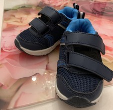 Schöne Kinder Turnschuhe Größe 22, neu