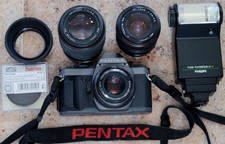 Konvolut Analoge Kamera PENTAX P30t mit 2 Makro-Zoom-Objektiven, Blitz, Zubehör 
