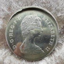 Großbritannien, 1981 25p Krone (Royal WEdding), extremer Kragen-Slipperfehler, SC3474