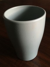 Sehr schöner Übertopf - runde Öffnung - ovale Form - Olivgrün