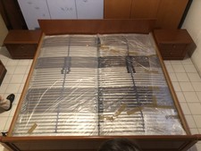 Doppelbett aus Kirschbaumholz 2x2m mit Nachkästchen & Lattenrost