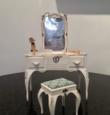 Vintage Sindy Pedigree Schminktisch & Hocker, Gold Detail Set