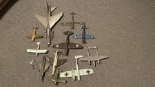 Modellflugzeug Flugzeug Spielzeug Militär 11 Stück aus Bausatz ca. 50 Jahre alt