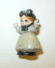 Setzkasten Miniaturfigur Frau aus Metall Tracht Trachtenkleid Schürze ca 44 mm