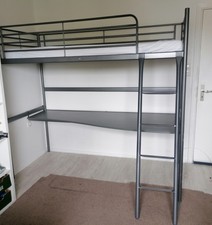 Ikea Hochbett SVÄRTA mit Schreibtisch, inklusiv Matratze, gebraucht.