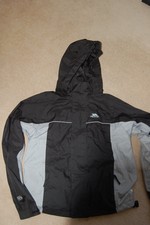 Trespass - Jungen im Alter von 11-12 warm schwarz Kapuze Herbst Winterjacke Wandern