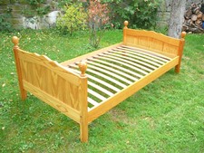 True 80er Vintage Holz Einzelbett+Lattenrost Landhausstil Kiefer 100x200cm Kugel