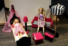 Barbie Puppenhausmöbel diverse Möbel aus Holz 1:6 und Puppen 